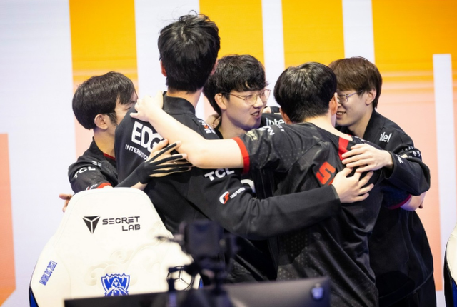 审视足球比 审视足球比